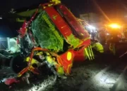 Peristiwa Nahas, Mobil Pemadang Kebakaran Ditabrak Kereta Api