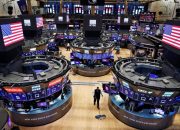 Indeks S&P 500 dan Nasdaq Anjlok, Wall Street Bergerak Berlawanan