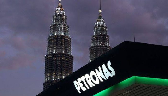 Ribuan Pekerja Petronas Terancam Kehilangan Pekerjaan